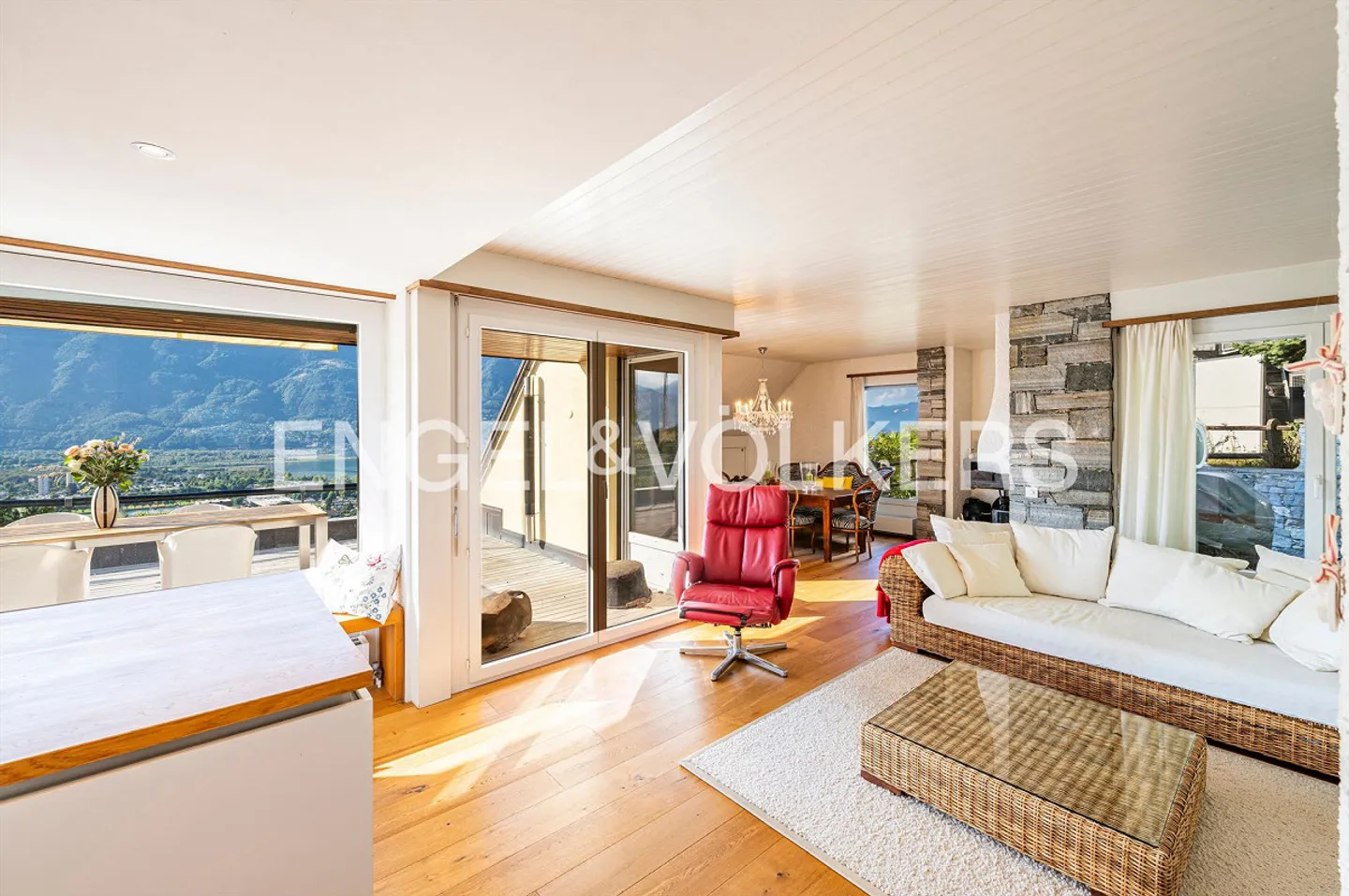 Attic with lake view, terrace and private garden (6) - Photo 4 of 10