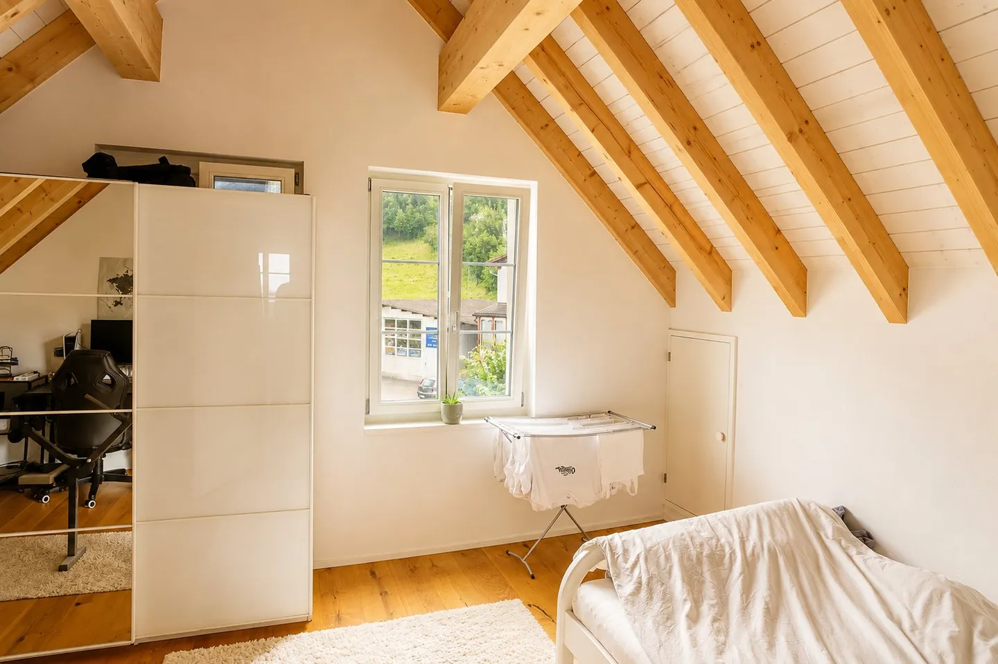 Stylish 2.5-Room Attic Apartment - Photo 8 of 8
