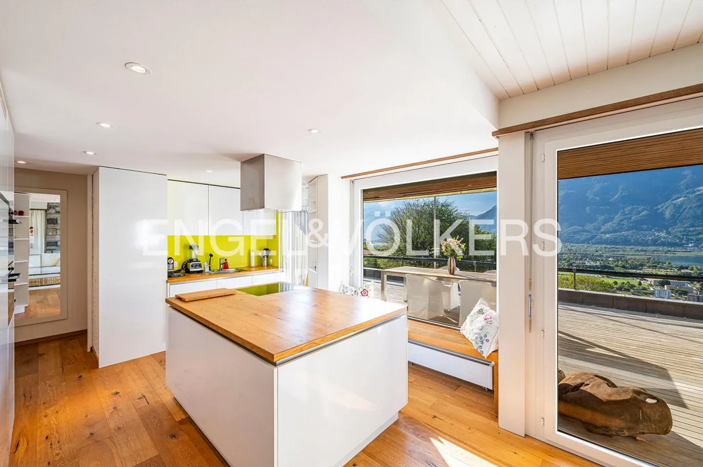 Attic with lake view, terrace and private garden (6) - Photo 5 of 10