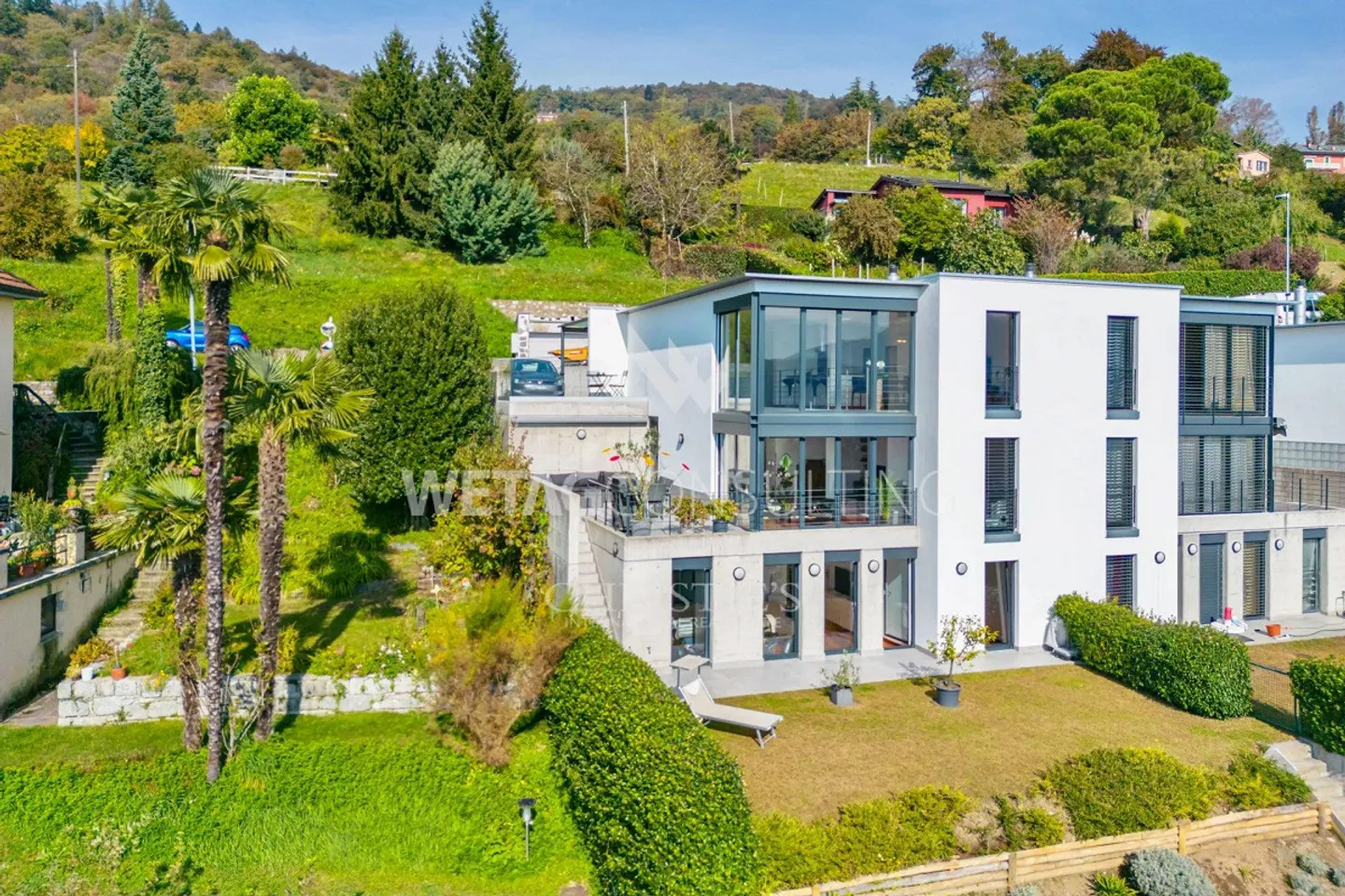 Lugano?Vernate: Elegante villa con vista lago e accesso a frutteto e piscina comuni in vendita - Foto 1 di 13