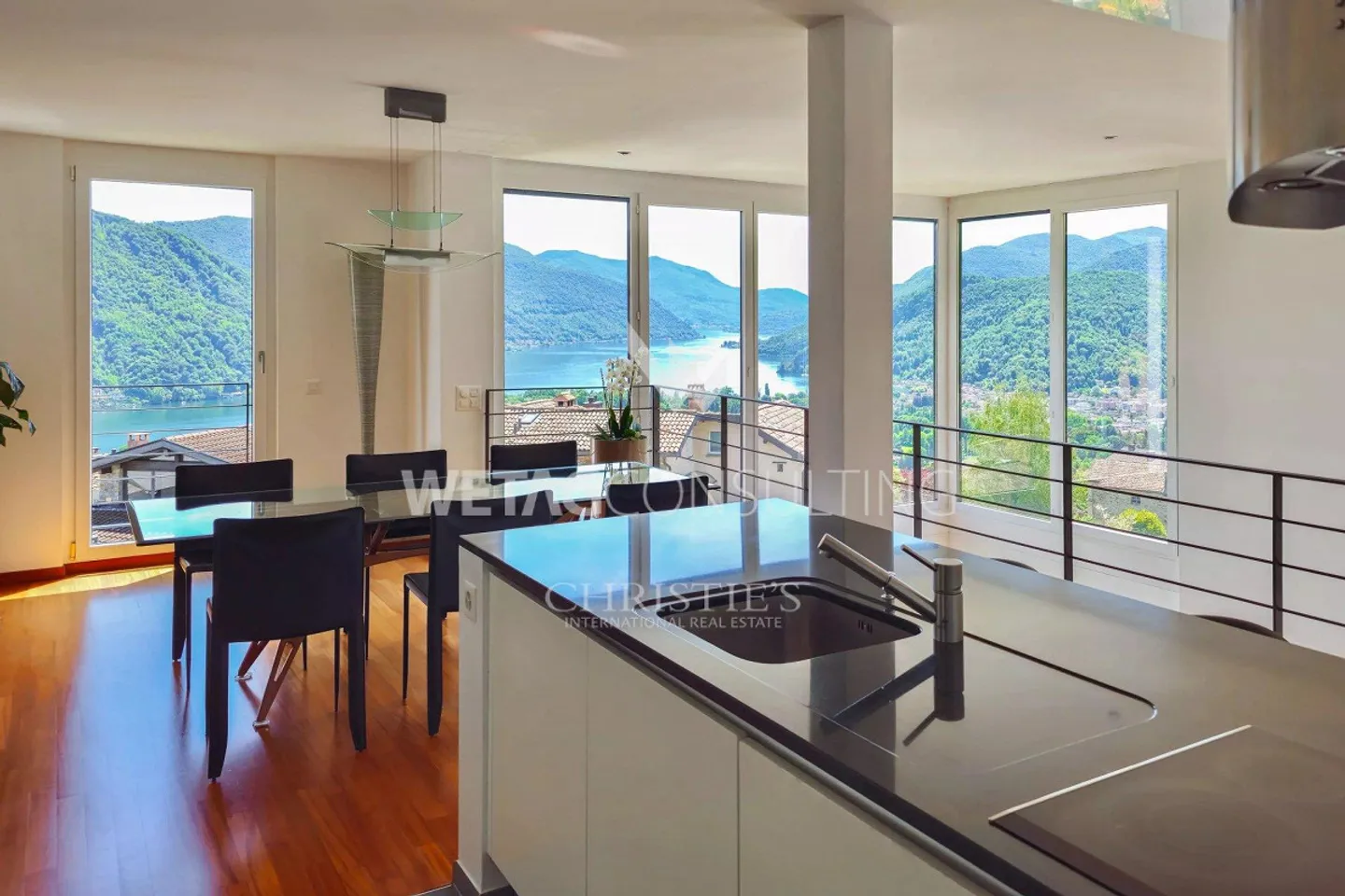 Lugano?Vernate: Elegante villa con vista lago e accesso a frutteto e piscina comuni in vendita - Foto 3 di 13