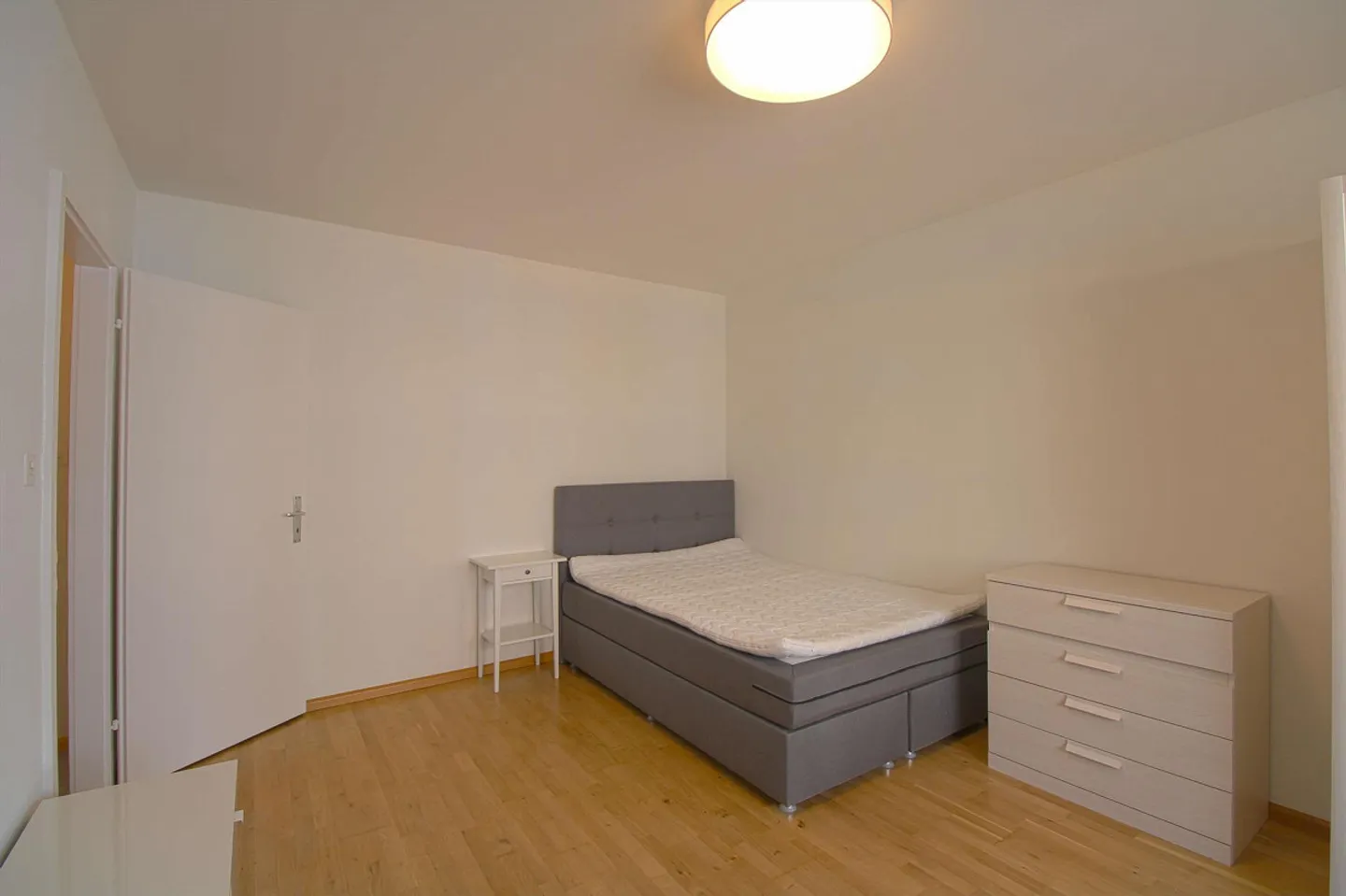 ONLINE BESICHTIGUNG - Modern eingerichtetes Studio in Basel - Foto 1 von 6