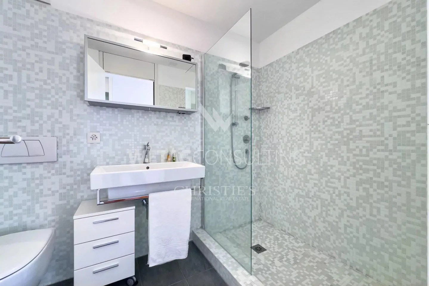 Lugano?Vernate: Elegante villa con vista lago e accesso a frutteto e piscina comuni in vendita - Foto 10 di 13