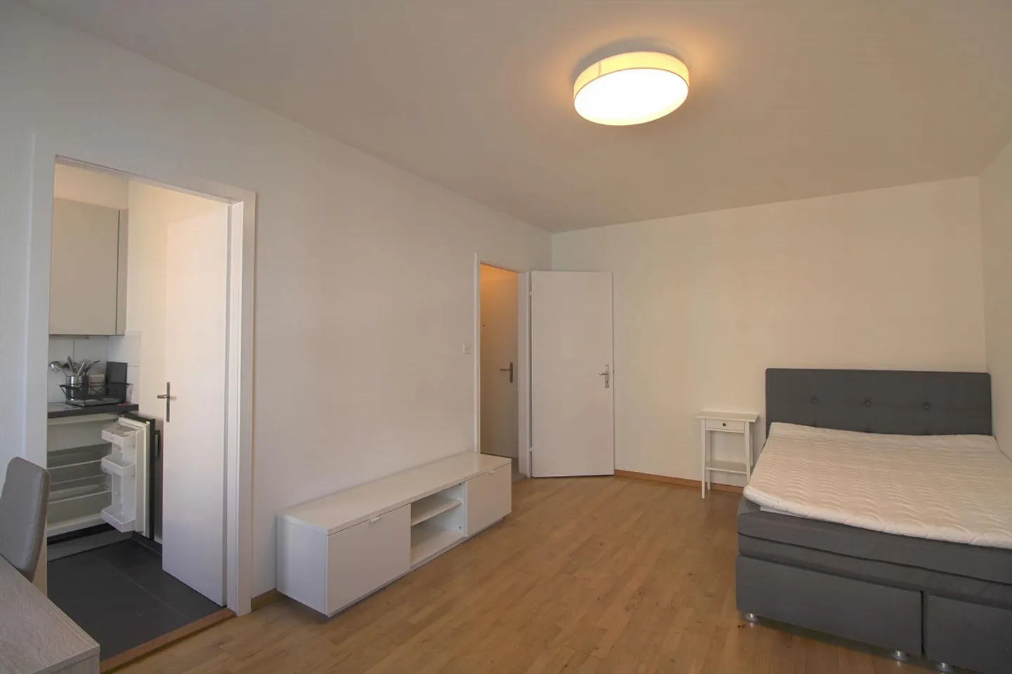 ONLINE BESICHTIGUNG - Modern eingerichtetes Studio in Basel - Foto 3 von 6