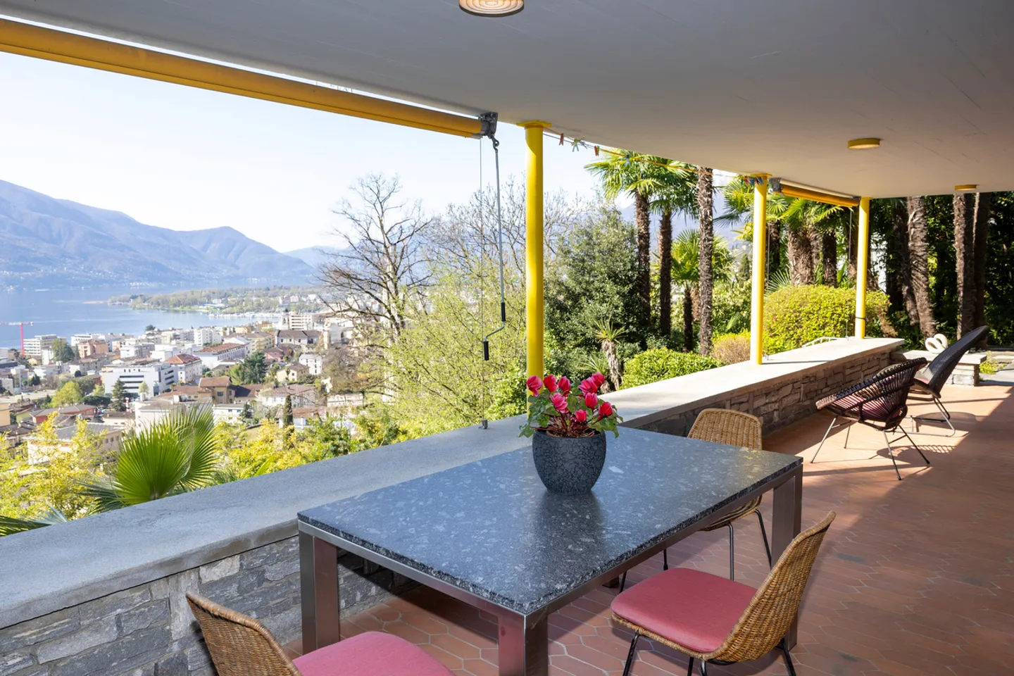 Bauhaus Unique with a View over Lake Maggiore - Photo 9 of 12