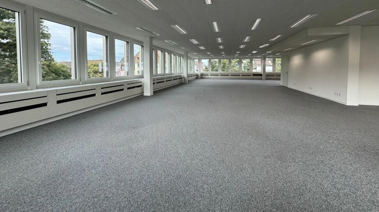 «Open-Space-Büro mit separatem Meeting Room» - Foto 3 von 16