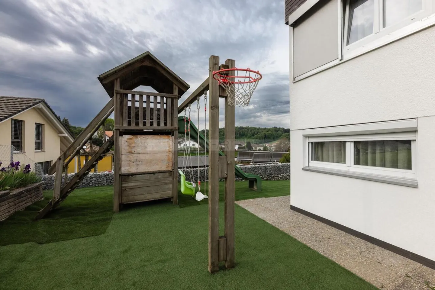 Family-Friendly Detached Villa - Photo 4 of 17