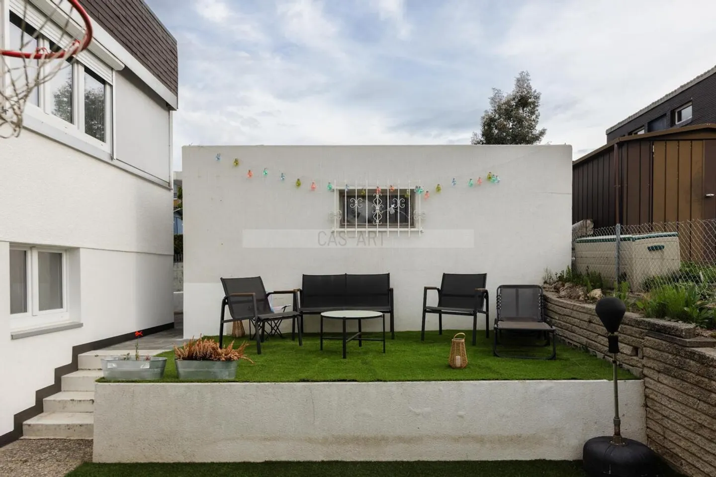 Family-Friendly Detached Villa - Photo 5 of 17
