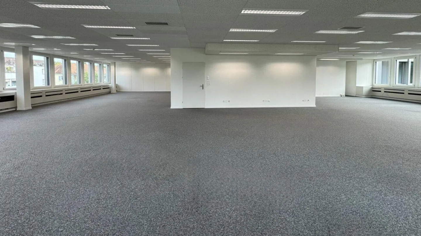 «Open-Space-Büro mit separatem Meeting Room» - Foto 6 von 16