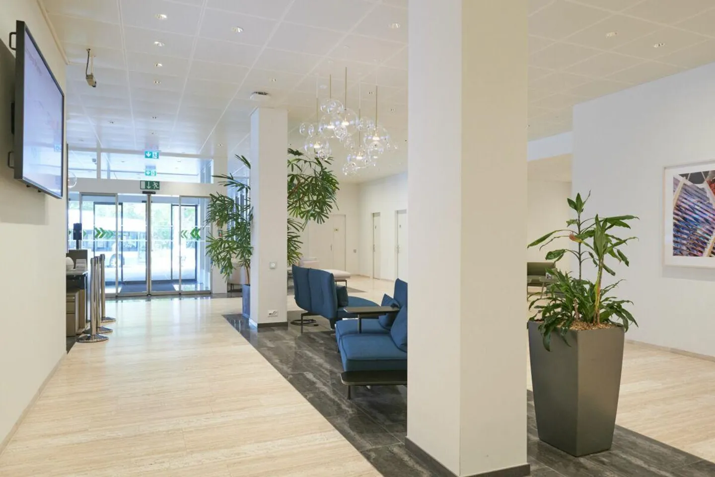«Open-Space-Büro mit separatem Meeting Room» - Foto 8 von 16