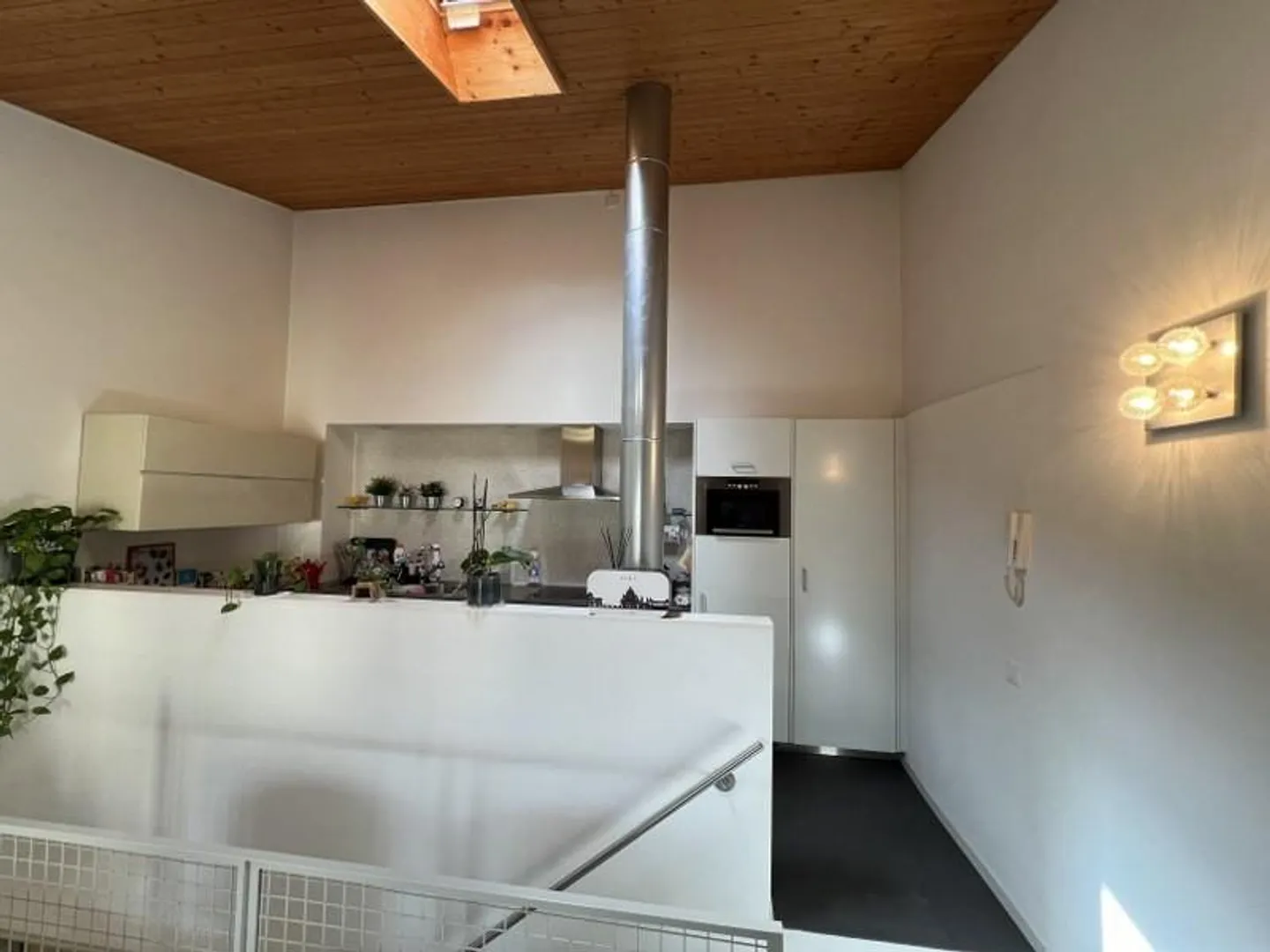 HOUSE WITH RECENT ARCHITECTURAL HISTORY - Photo 4 of 10