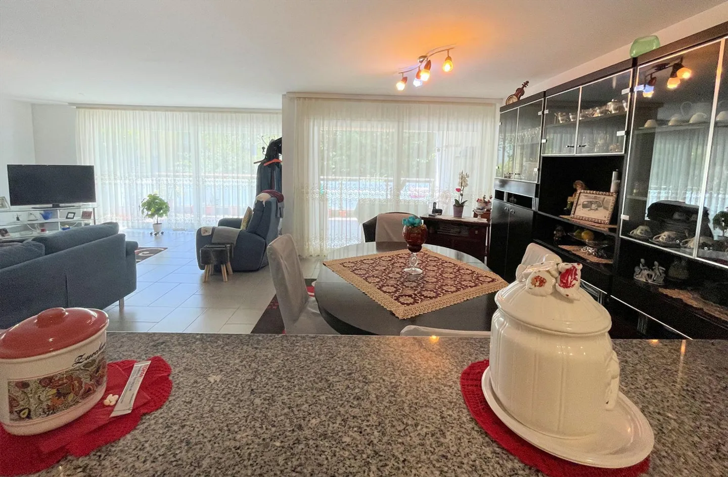 Spacious apartment with large terrace in a very quiet area - Photo 7 of 14