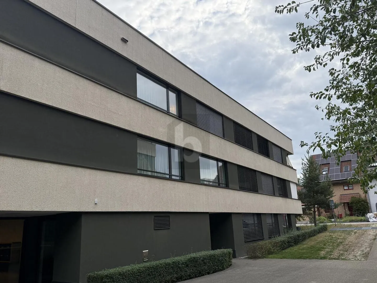 GEHOBENES WOHNAMBIENTE MIT GROSSER LOGGIA - Foto 1 von 6