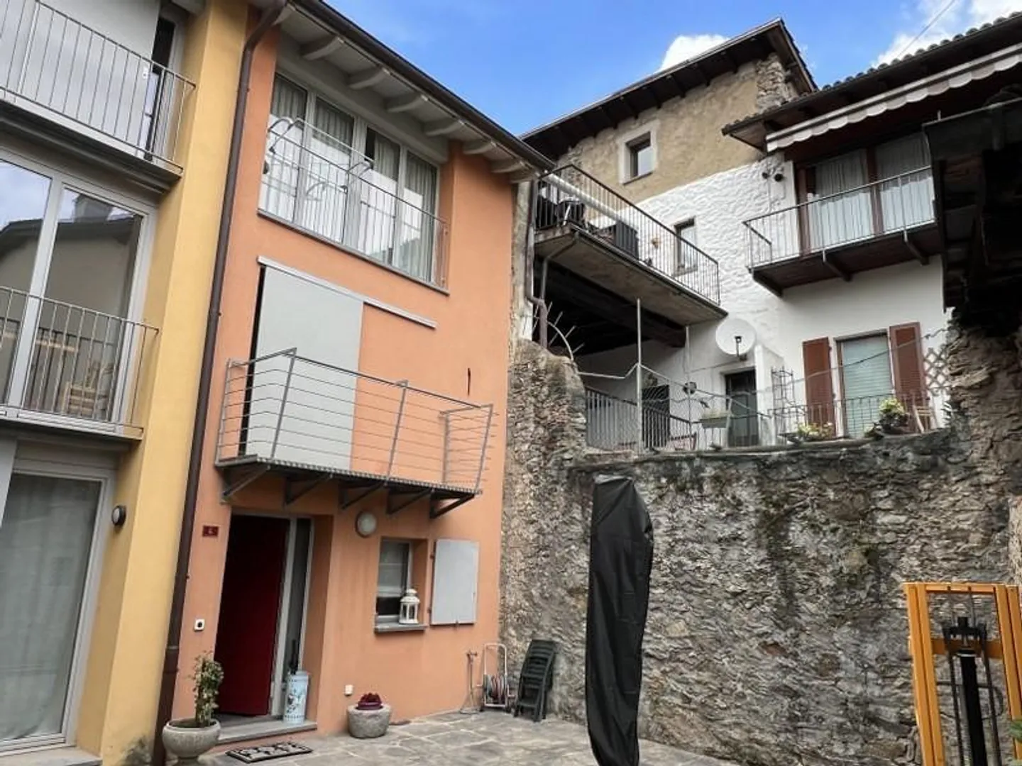 HOUSE WITH RECENT ARCHITECTURAL HISTORY - Photo 9 of 10