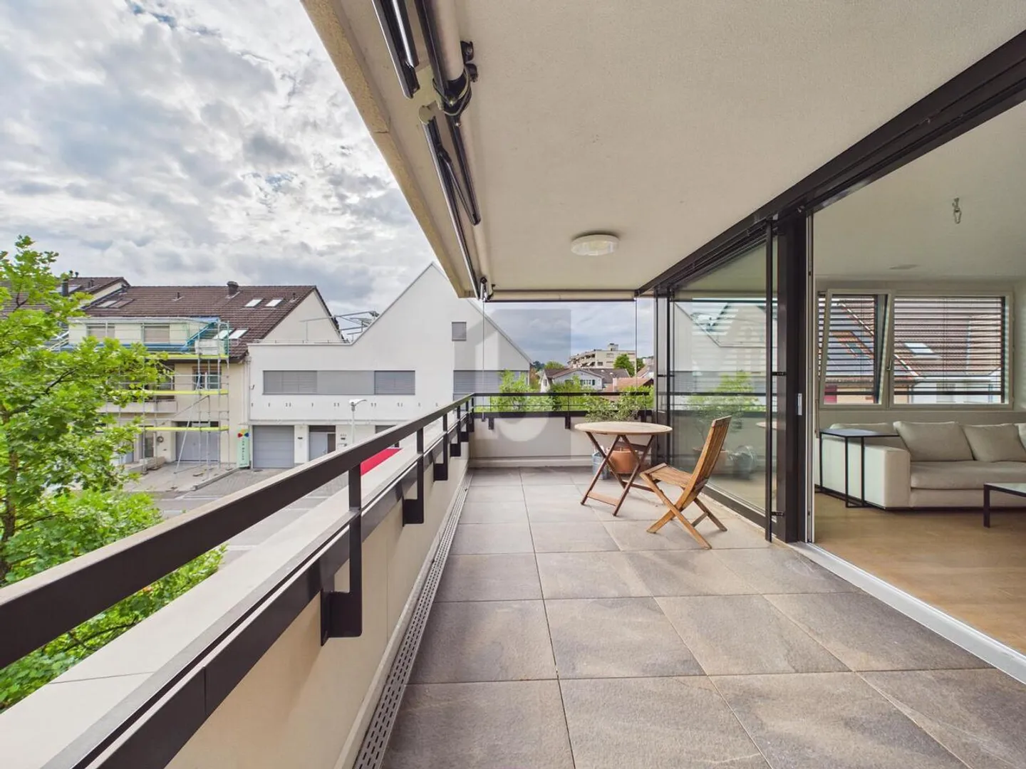 GEHOBENES WOHNAMBIENTE MIT GROSSER LOGGIA - Foto 4 von 6
