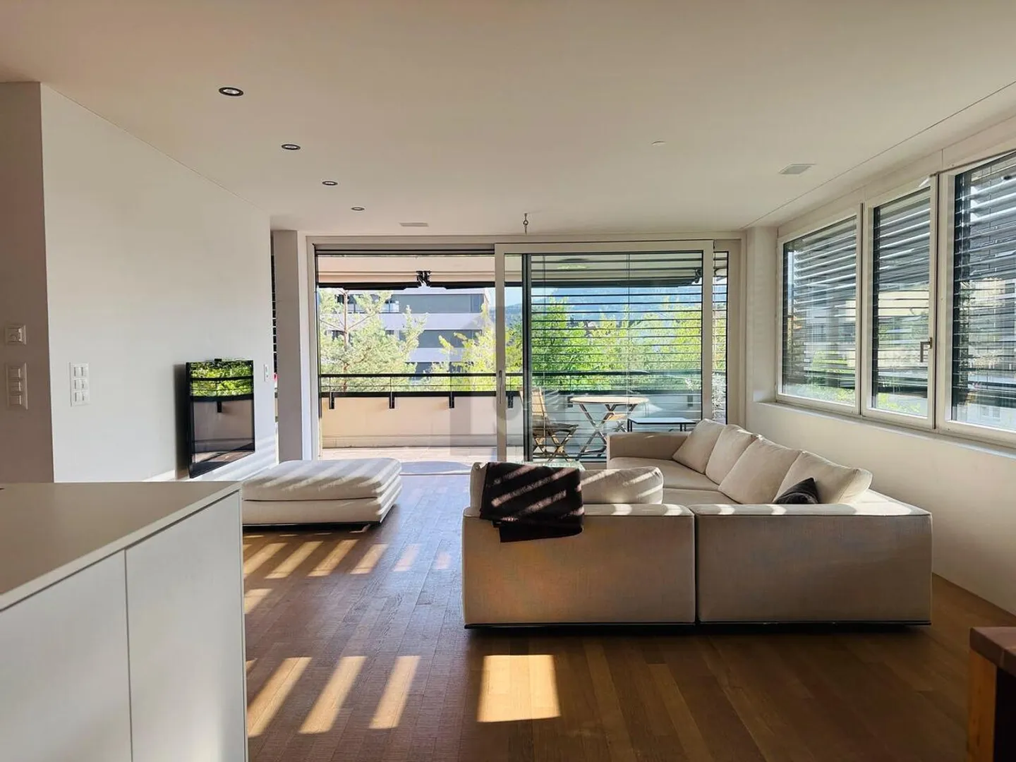GEHOBENES WOHNAMBIENTE MIT GROSSER LOGGIA - Foto 5 von 6
