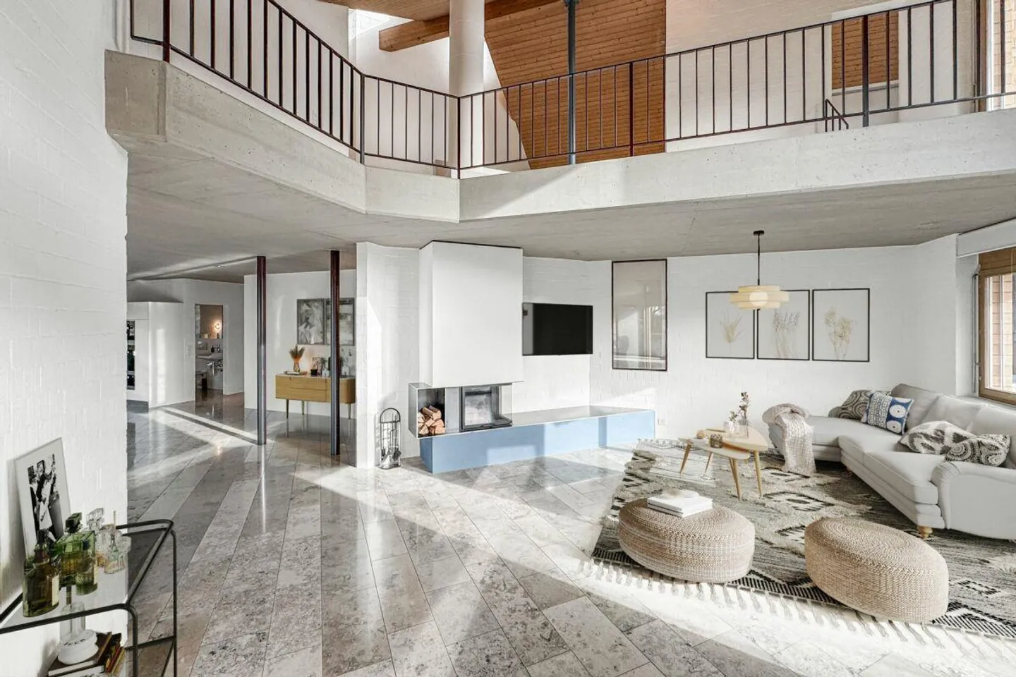 Generosity and Character at the Edge of the Forest: 260 m² of Living Space for Life, Work, and Relaxation - Photo 1 of 15