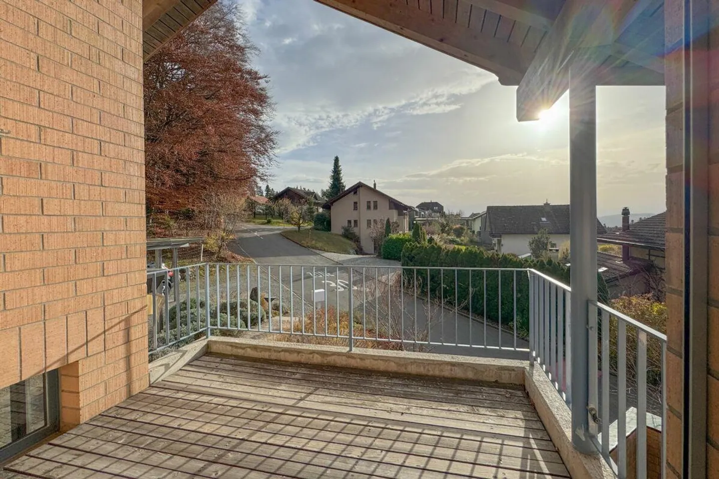 Generosity and Character at the Edge of the Forest: 260 m² of Living Space for Life, Work, and Relaxation - Photo 11 of 15