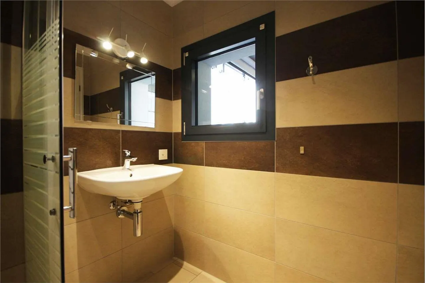 Lugano: modern apartment near the center - Photo 7 of 8