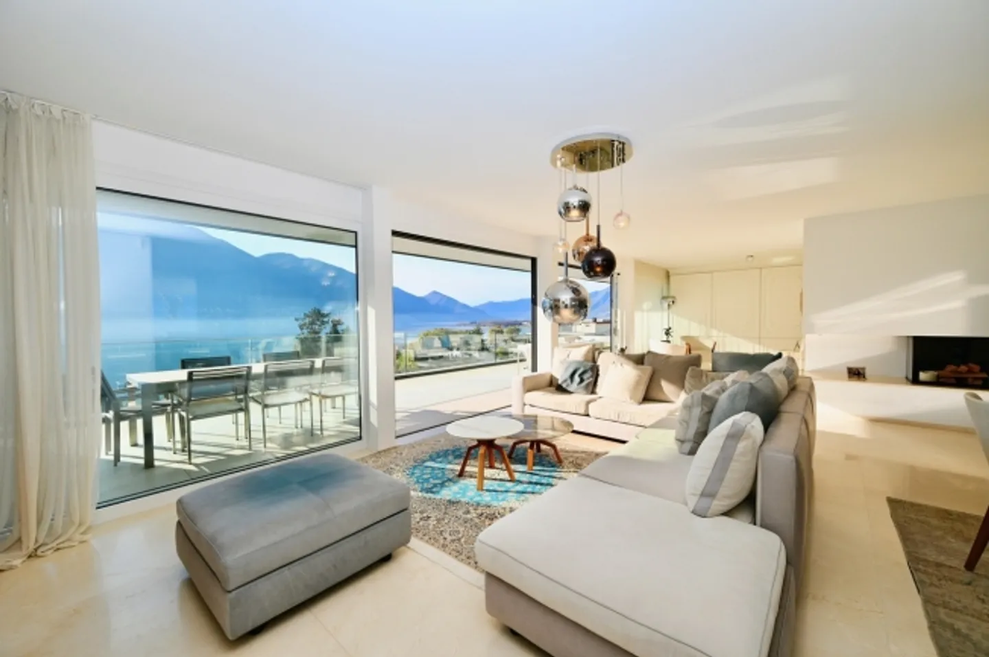 Holiday Home Design Duplex Penthouse with Breathtaking Lake View - Photo 1 of 20