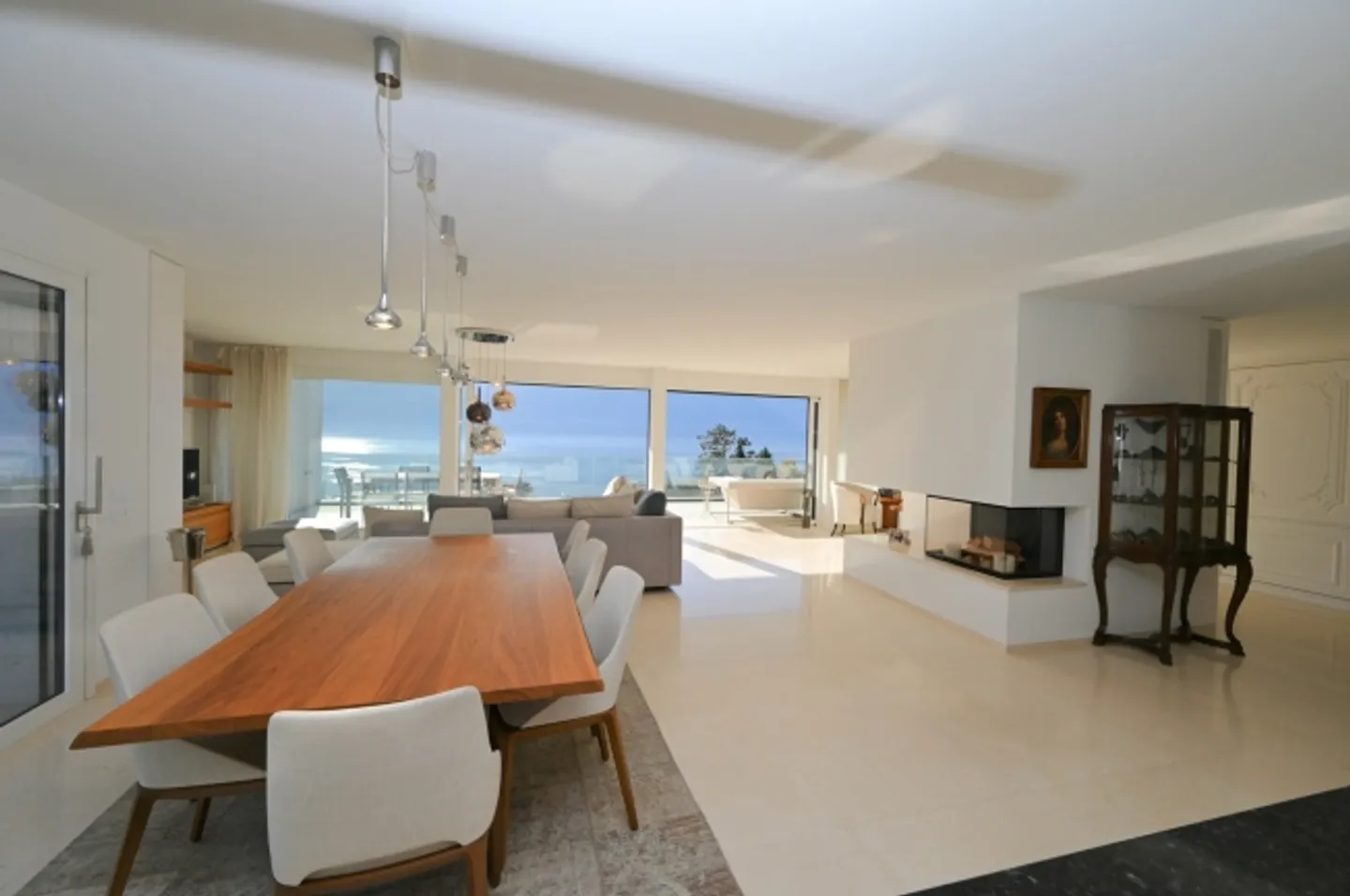 Holiday Home Design Duplex Penthouse with Breathtaking Lake View - Photo 3 of 20