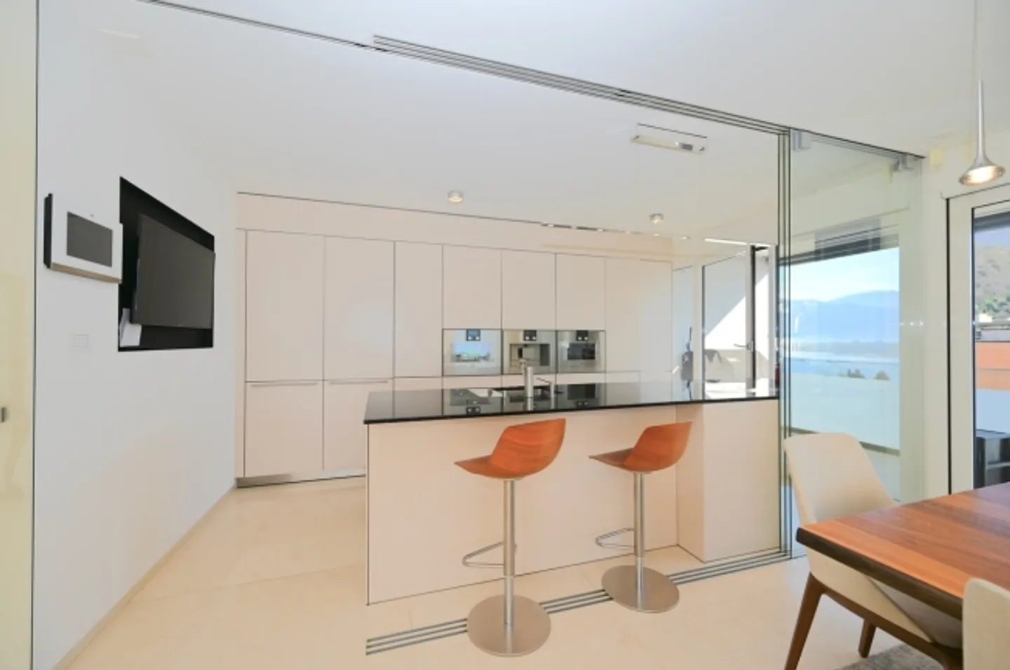 Holiday Home Design Duplex Penthouse with Breathtaking Lake View - Photo 8 of 20