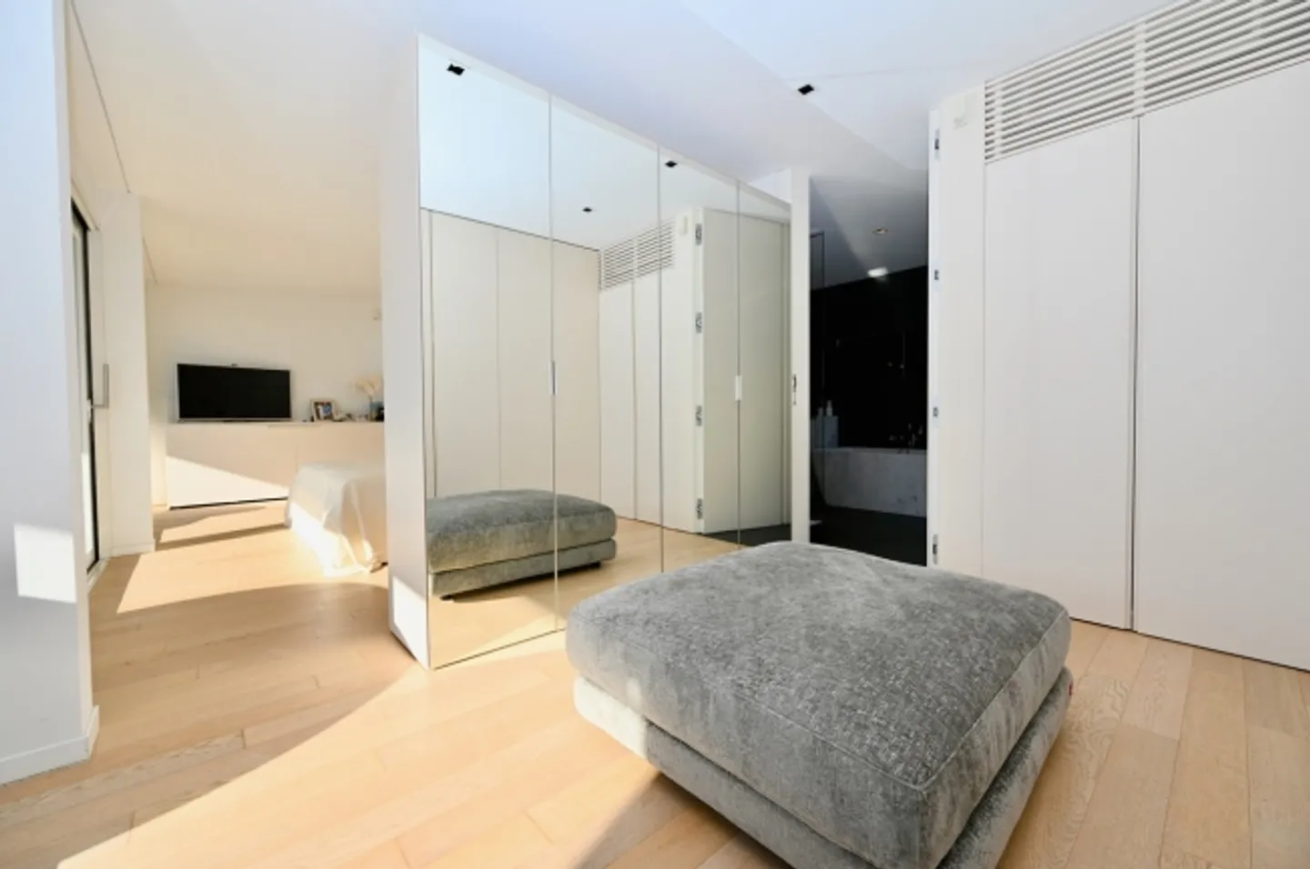 Holiday Home Design Duplex Penthouse with Breathtaking Lake View - Photo 11 of 20