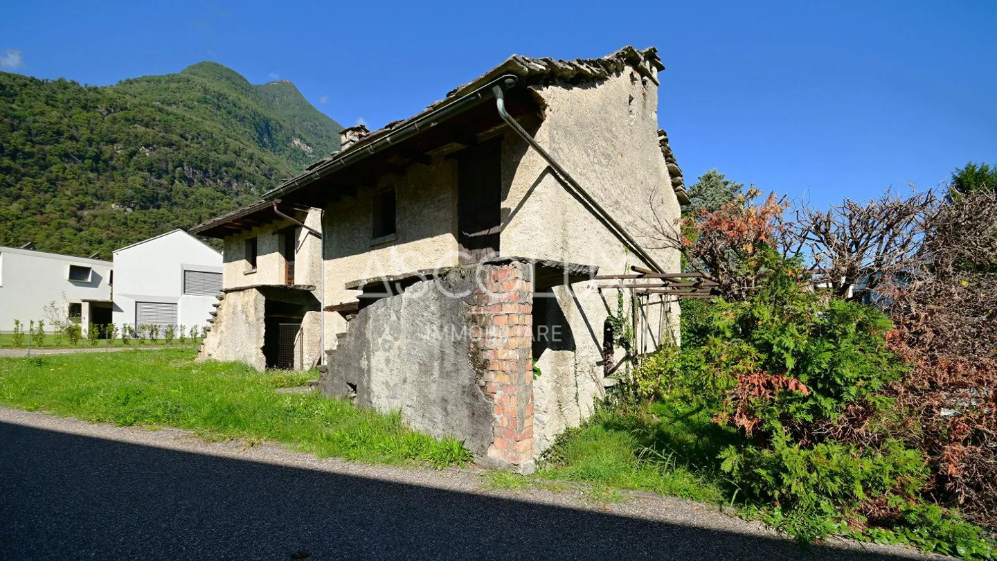 Rustico da ristrutturare in zona soleggiata e tranquilla - Foto 2 di 13