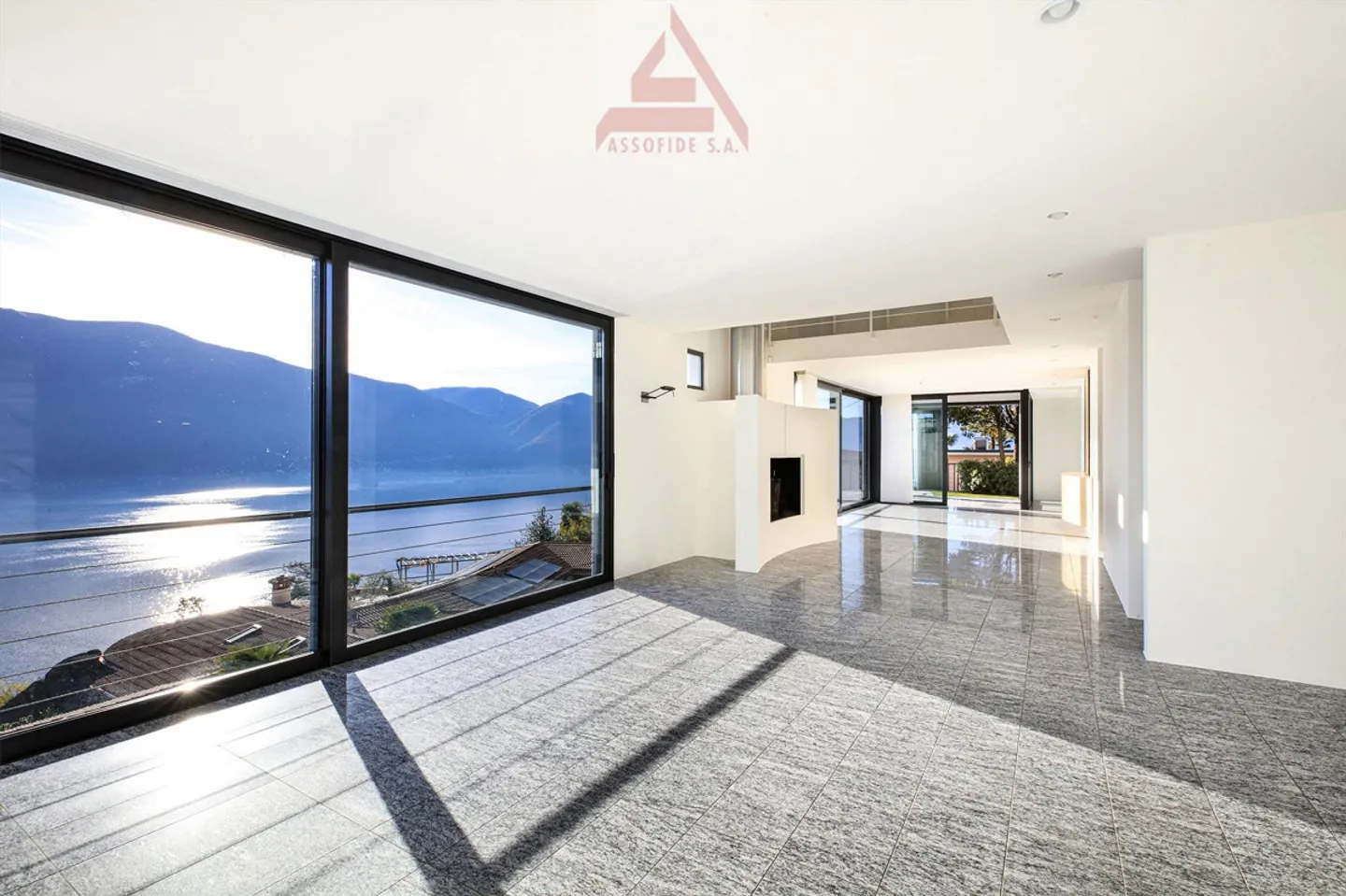 Modern Villa with Dependence - Photo 2 of 8