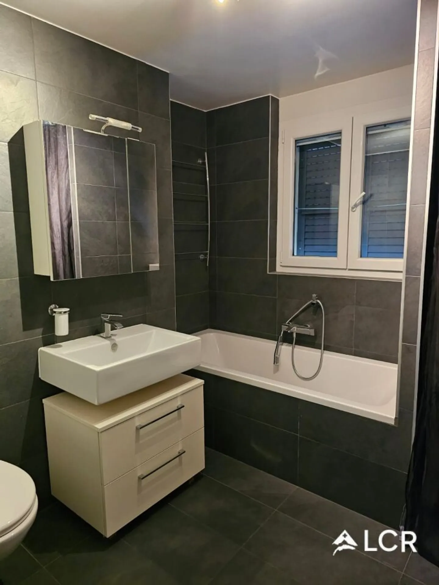 Beautiful 6-room apartment in Baulmes - Photo 4 of 10