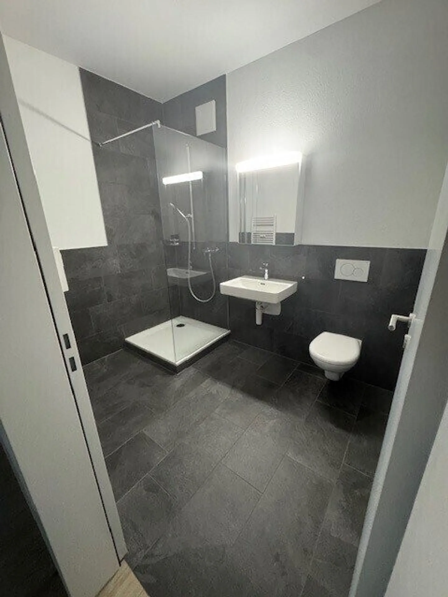 Large and modern apartment in a popular location - Photo 2 of 7