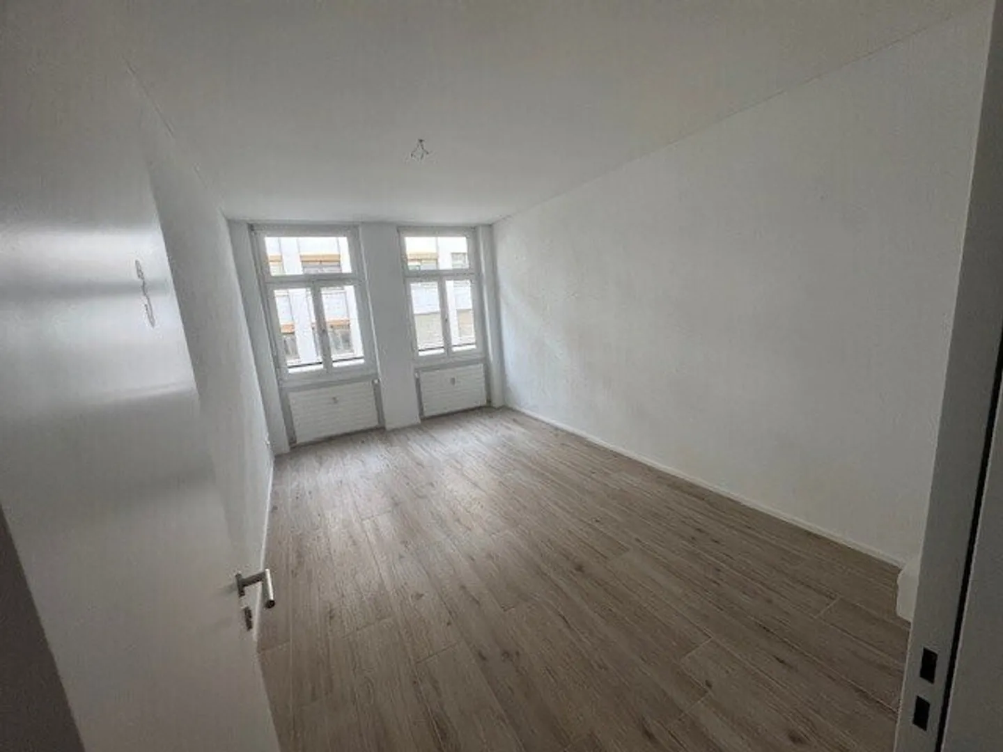 Large and modern apartment in a popular location - Photo 5 of 7