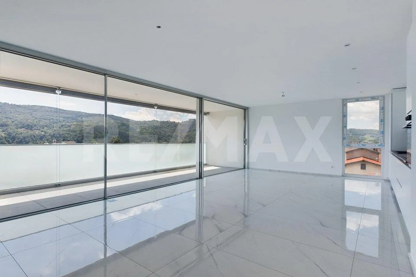 Exclusive New Apartments - Photo 3 of 13