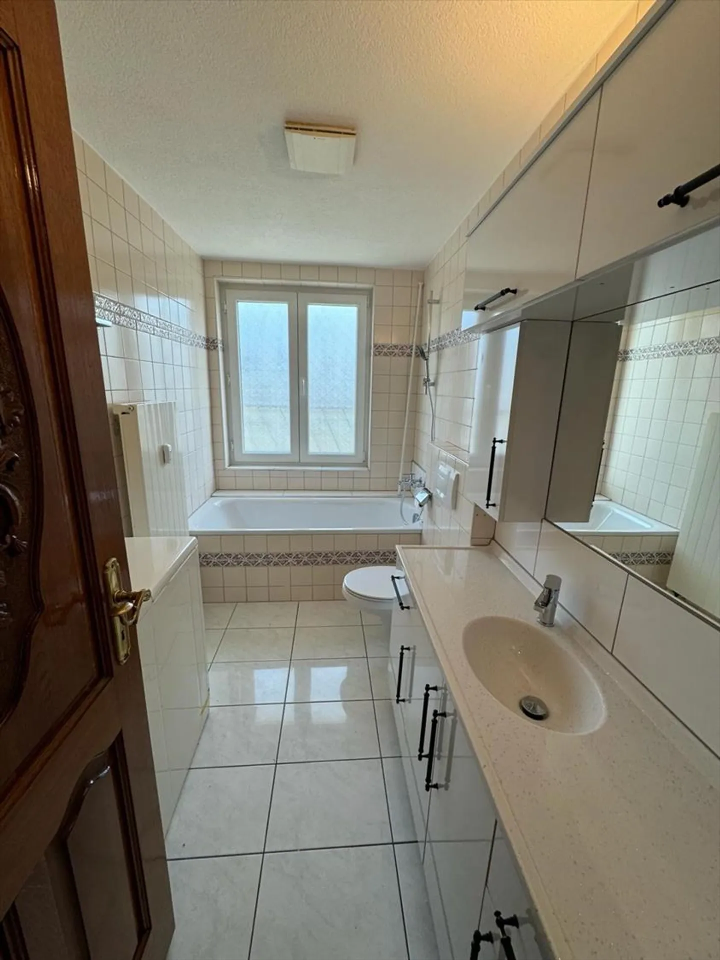 Appartement lumineux de 3,5 pièces dans un emplacement central au Luzernerring - Photo 5 sur 6