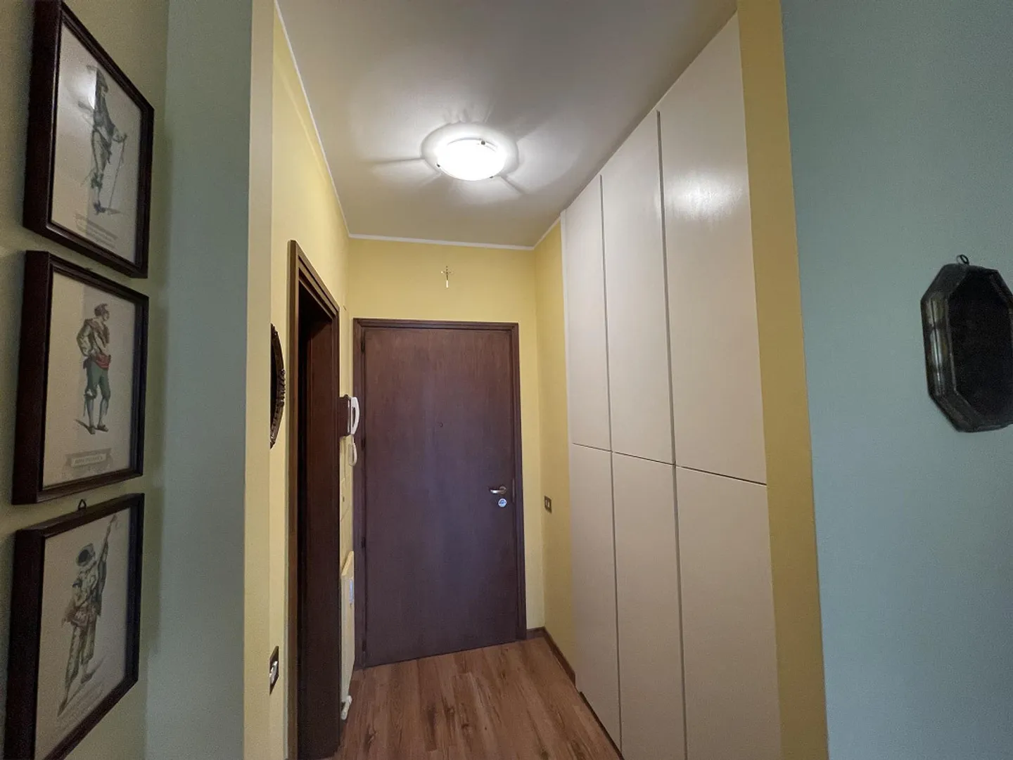 2.5-ROOM APARTMENT WITH PANORAMIC LAKE VIEW - Photo 7 of 10