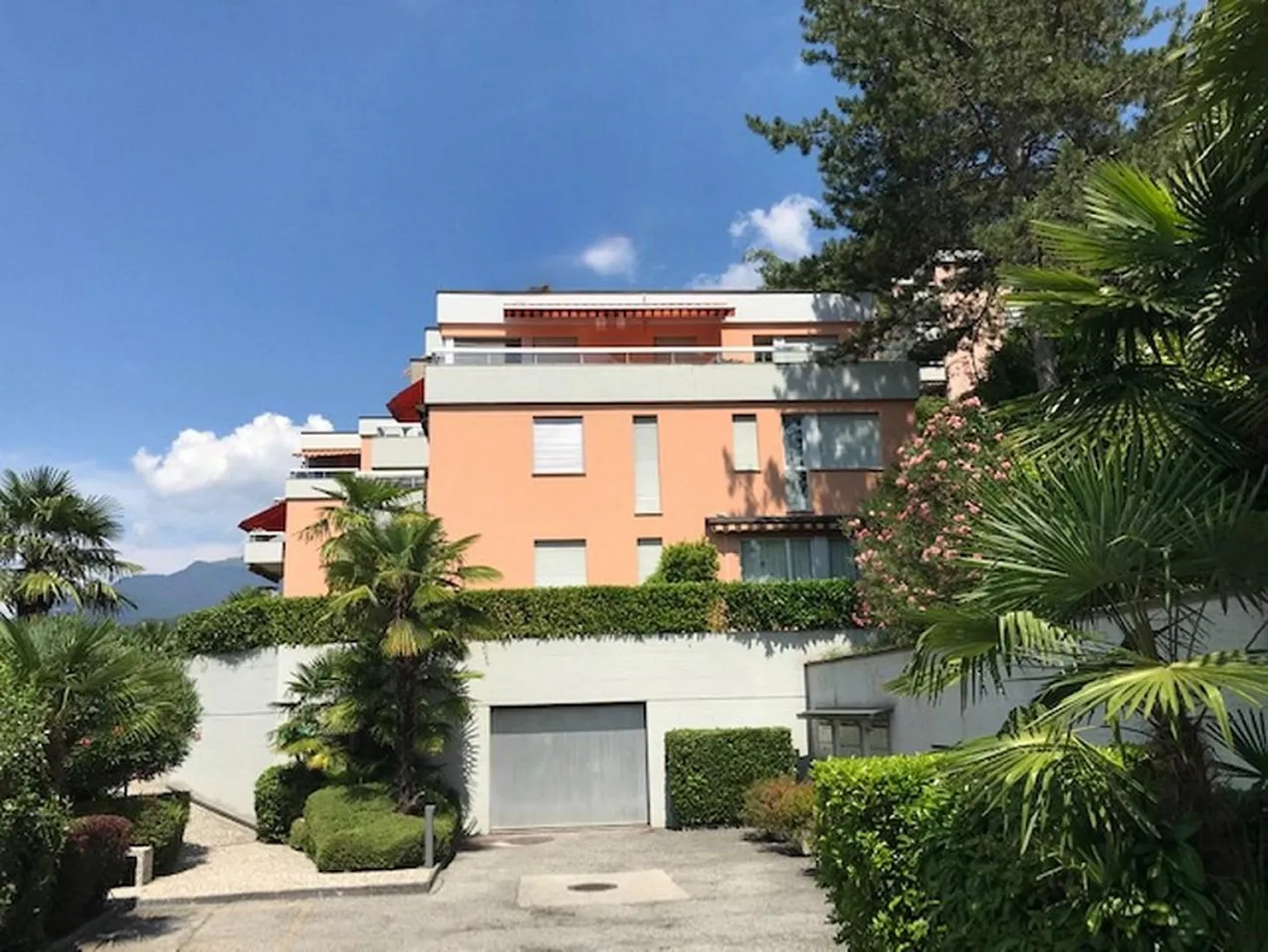 2.5-ROOM APARTMENT WITH PANORAMIC LAKE VIEW - Photo 10 of 10