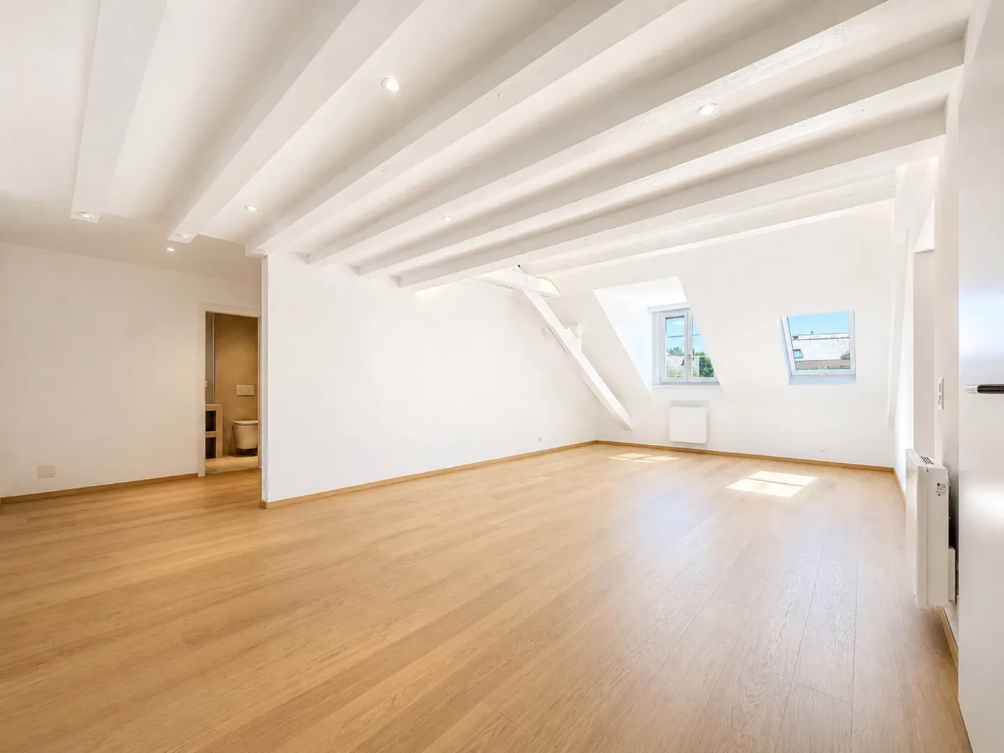In the heart of the village, penthouse with 153 m2 charm - Photo 2 of 13