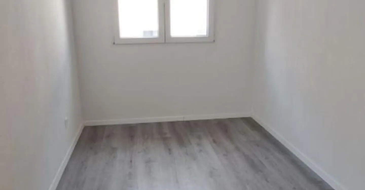 St-Imier, appartamento di 4,5 locali al 1° piano con balcone - Foto 8 di 11