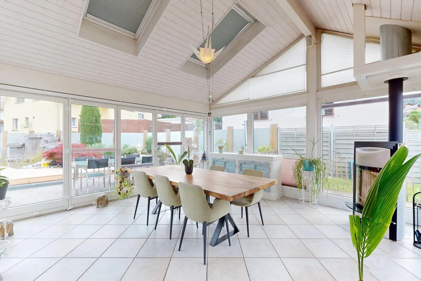 A lot of space and greenery! - Photo 4 of 5