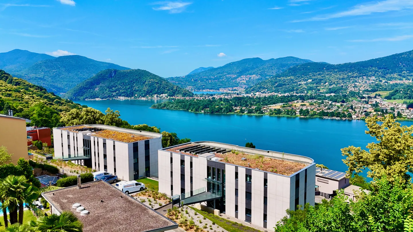 Primary Residence - Apartment with Garden and Lake View - Photo 1 of 17