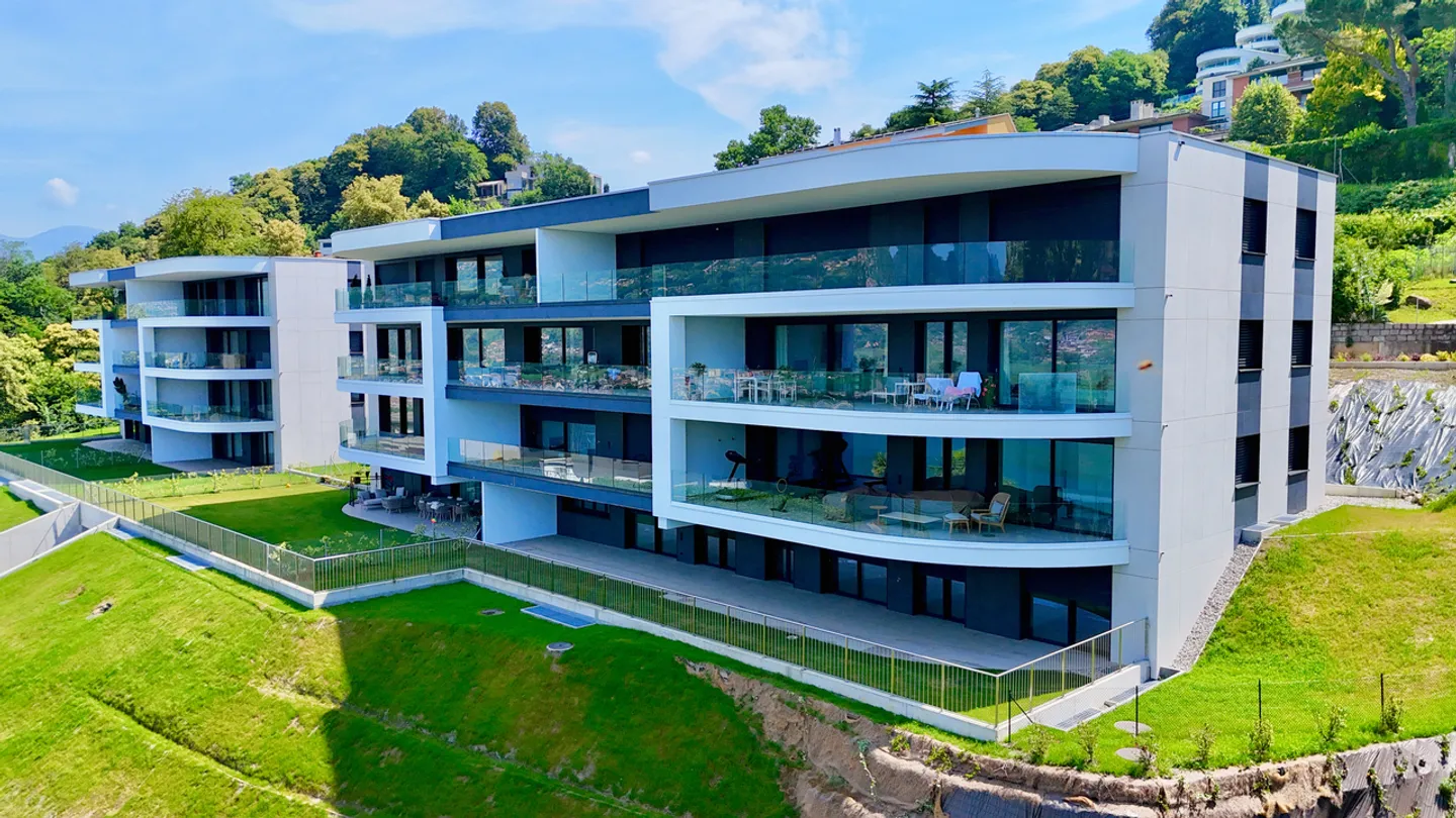 Primary Residence - Apartment with Garden and Lake View - Photo 3 of 17