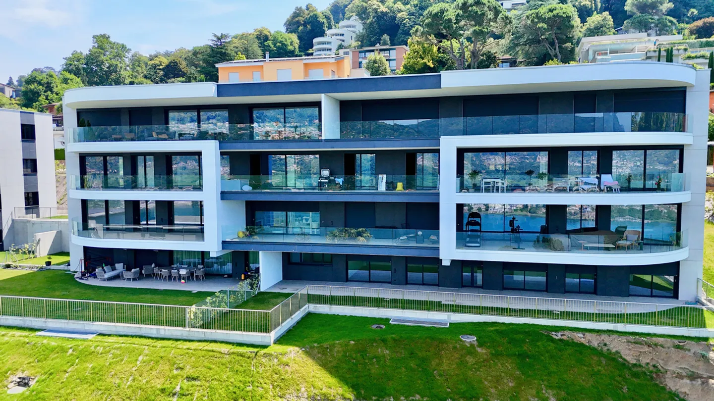 Primary Residence - Apartment with Garden and Lake View - Photo 4 of 17