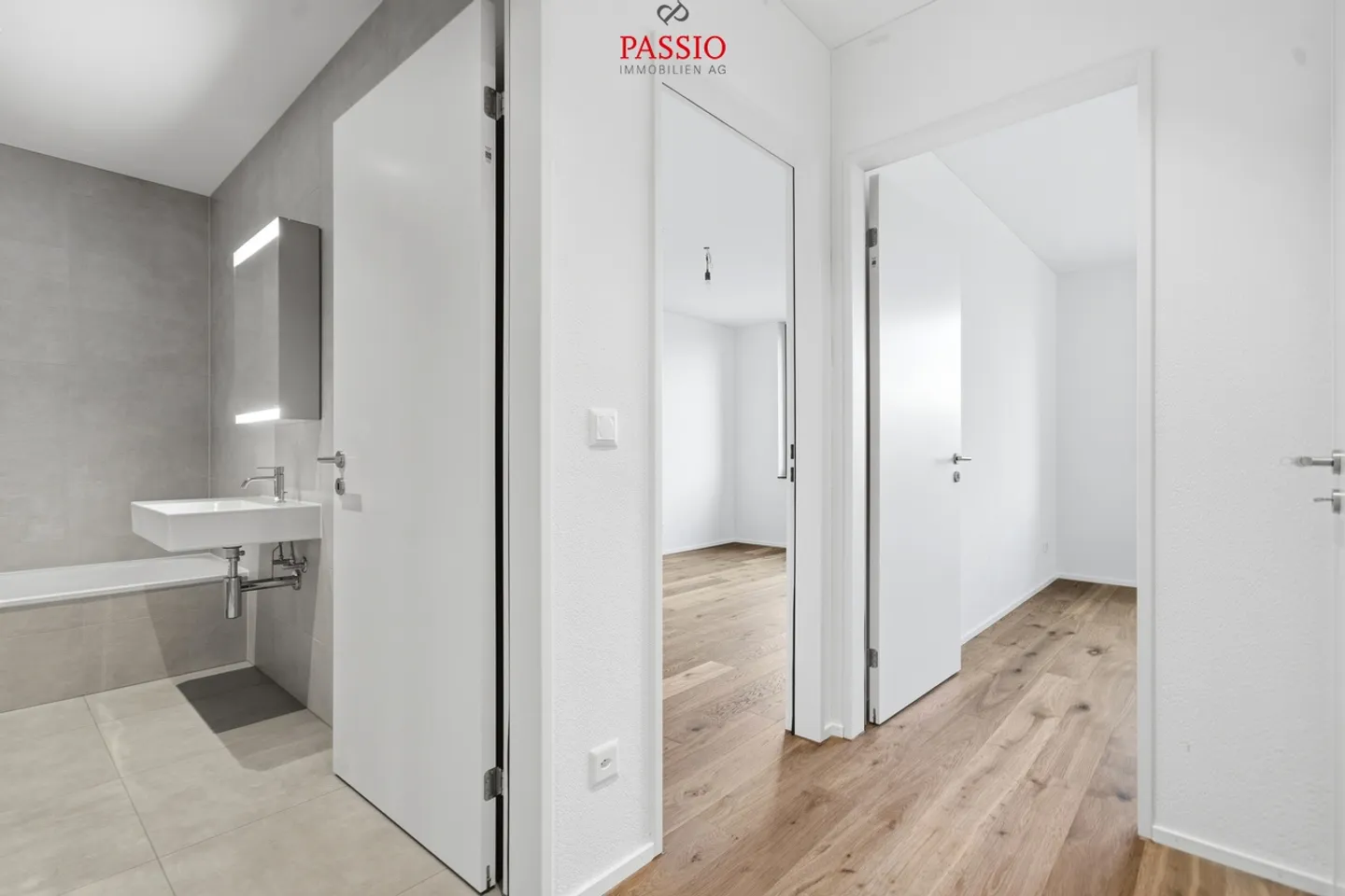 Modern 4.5-room new apartment with high-quality interior design - Photo 5 of 10