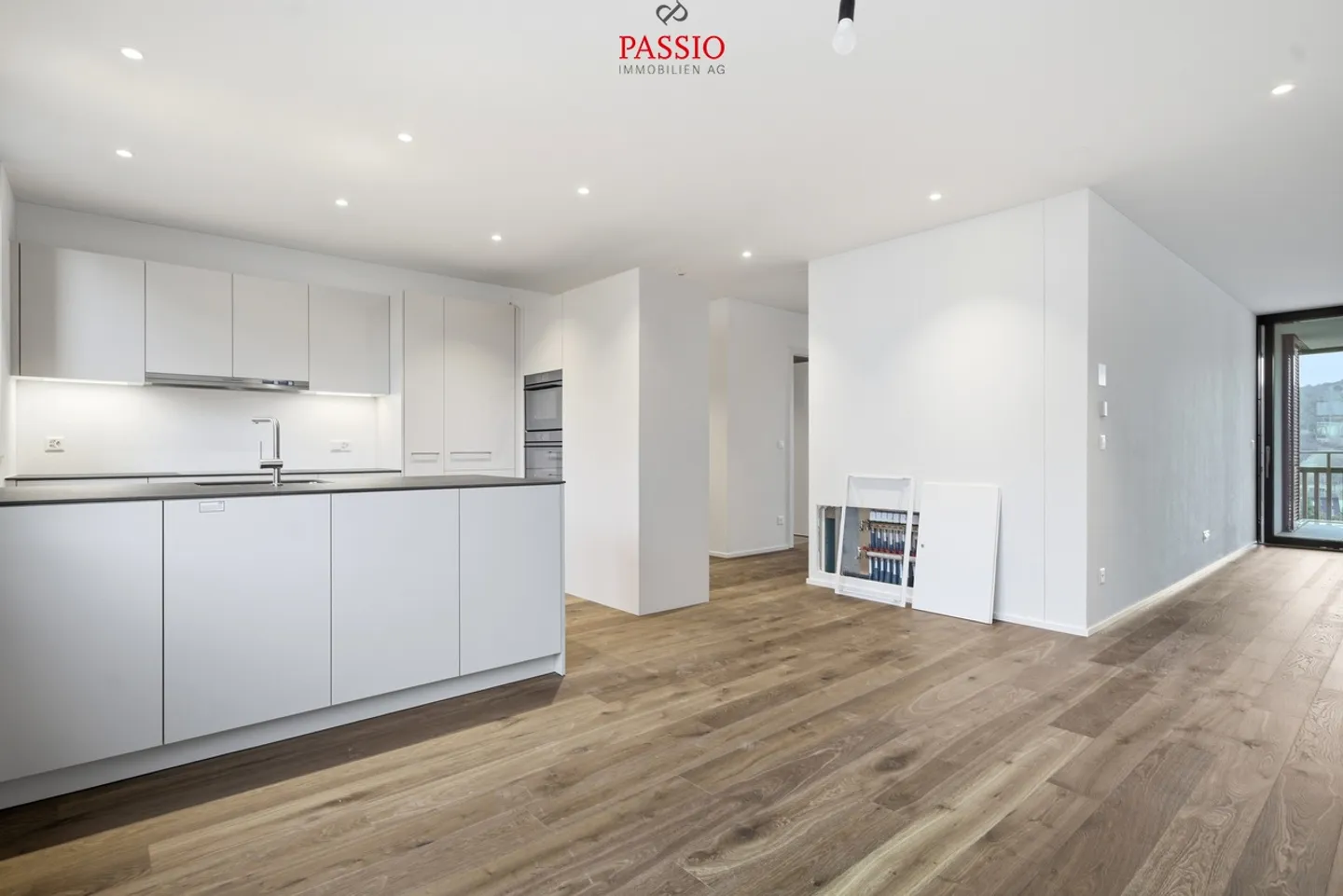 Modern 4.5-room new apartment with high-quality interior design - Photo 2 of 10