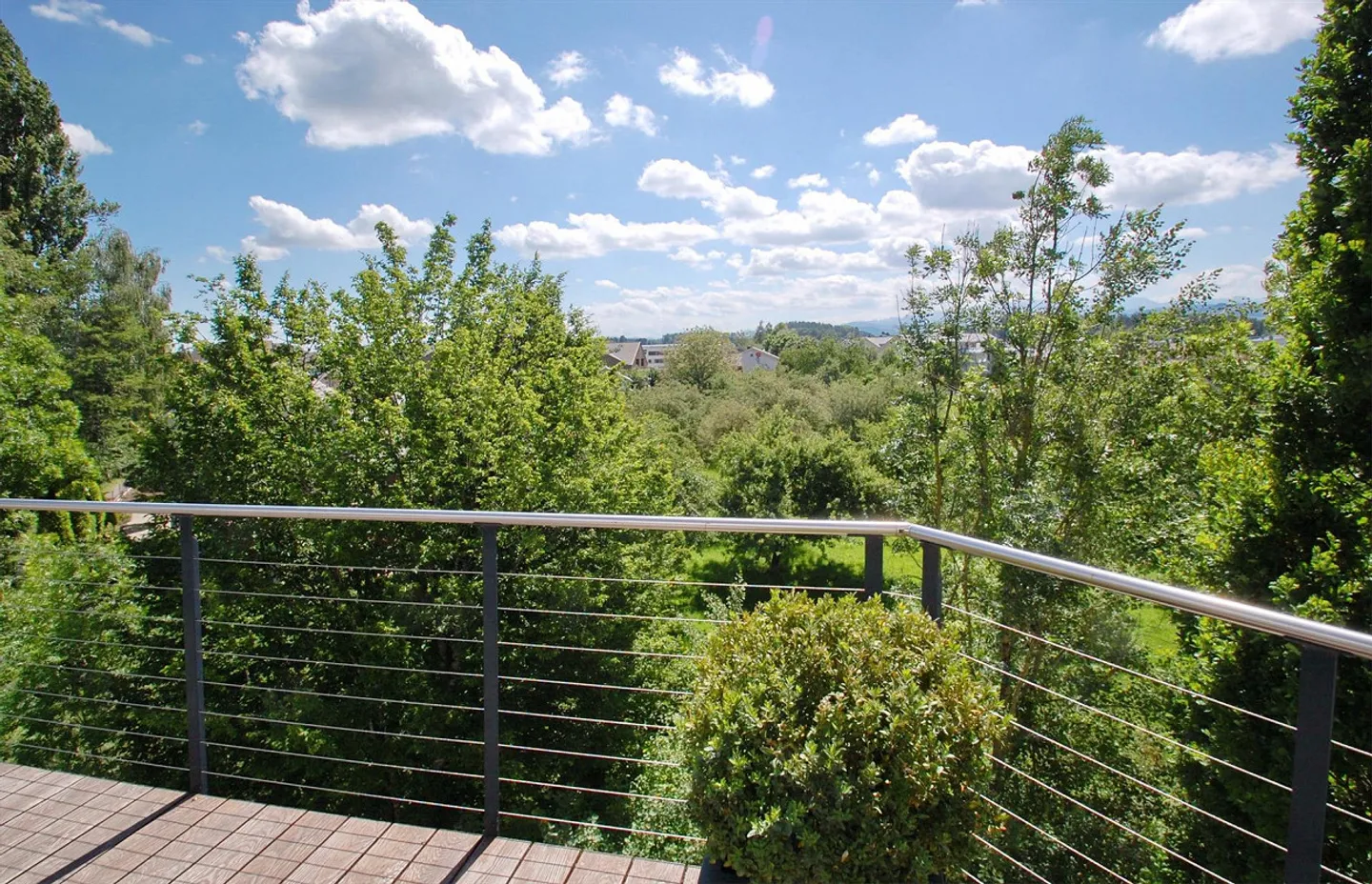 Spacious 5.5 Room Maisonette Apartment with Stunning Views - Photo 2 of 13