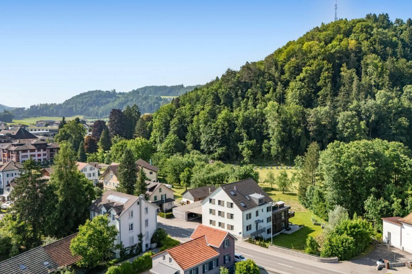Move in and feel good - Stylish 5.5 room penthouse apartment - Photo 3 of 14