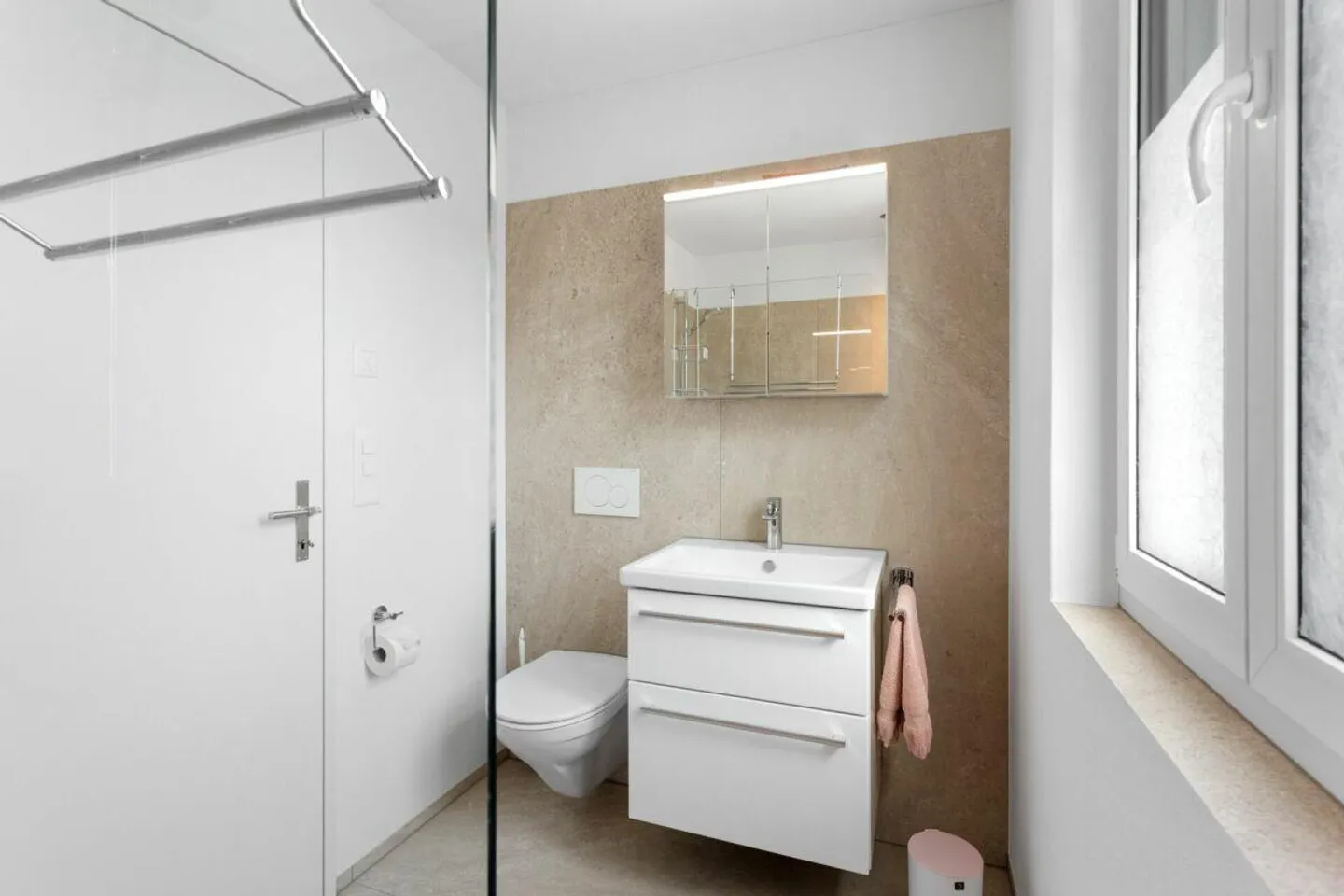 Move in and feel good - Stylish 5.5 room penthouse apartment - Photo 8 of 14