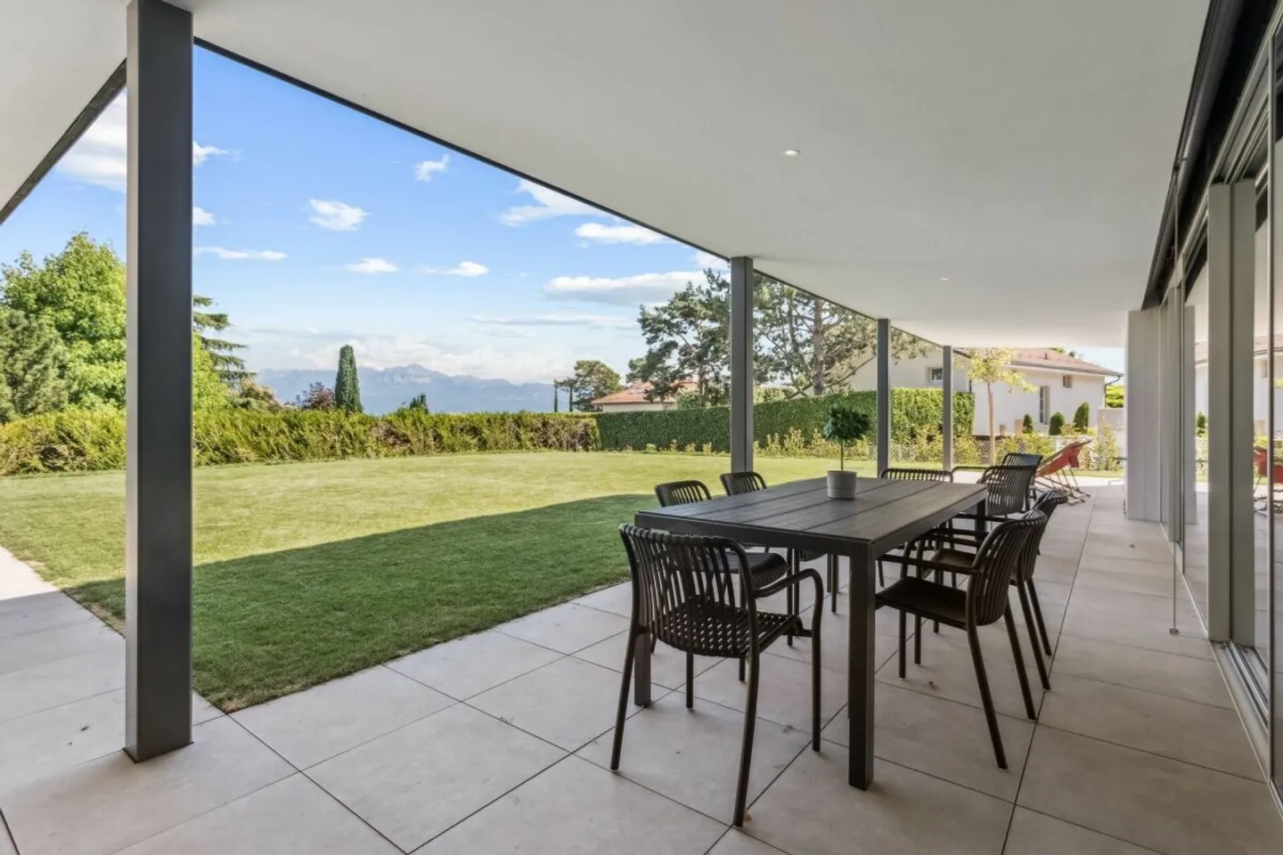 Exceptional new apartment with garden - Photo 3 of 13