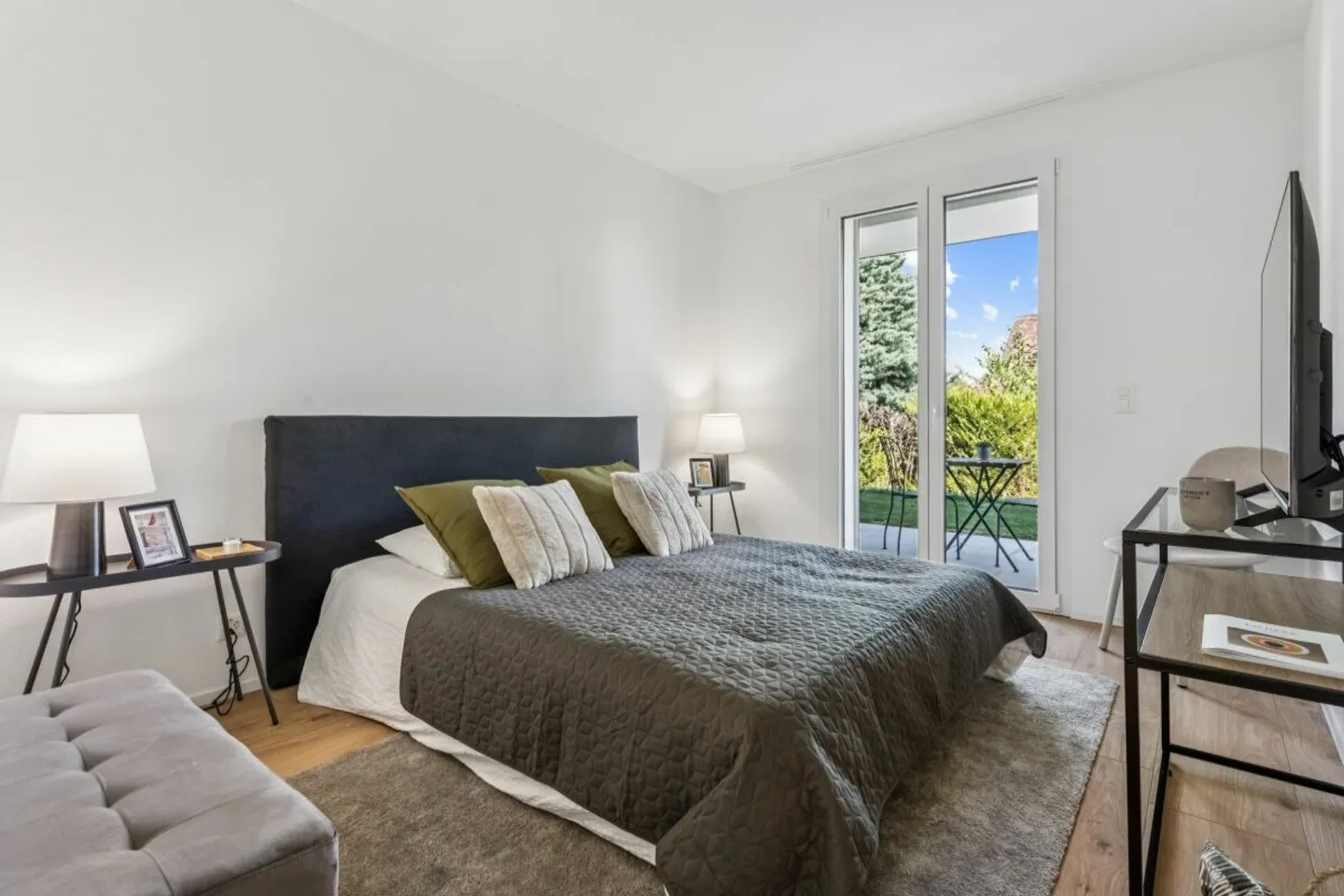 Exceptional new apartment with garden - Photo 11 of 13