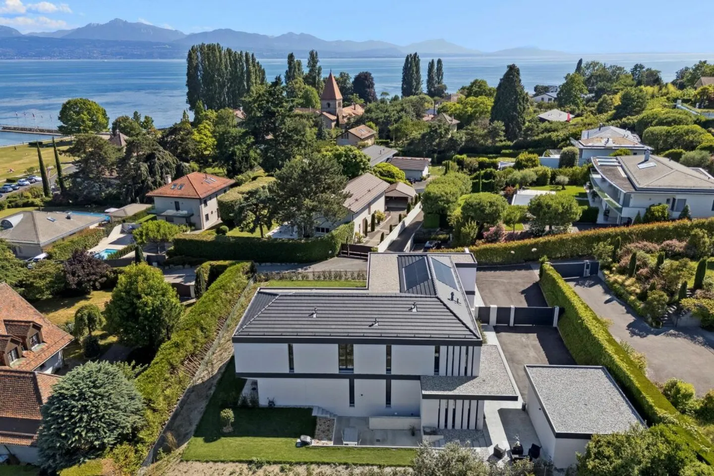 Exceptional new apartment with garden - Photo 12 of 13